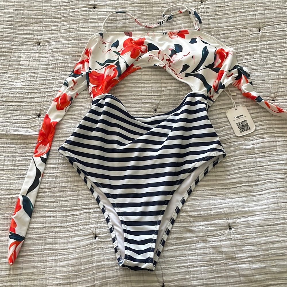 Brand new with tags size large cupshe slone piece!